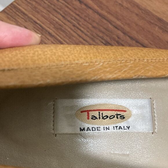 Talbots Camel Pebble Leather Slip on Flats with Decorative Narrow Strap on Vamp. - Picture 6 of 8